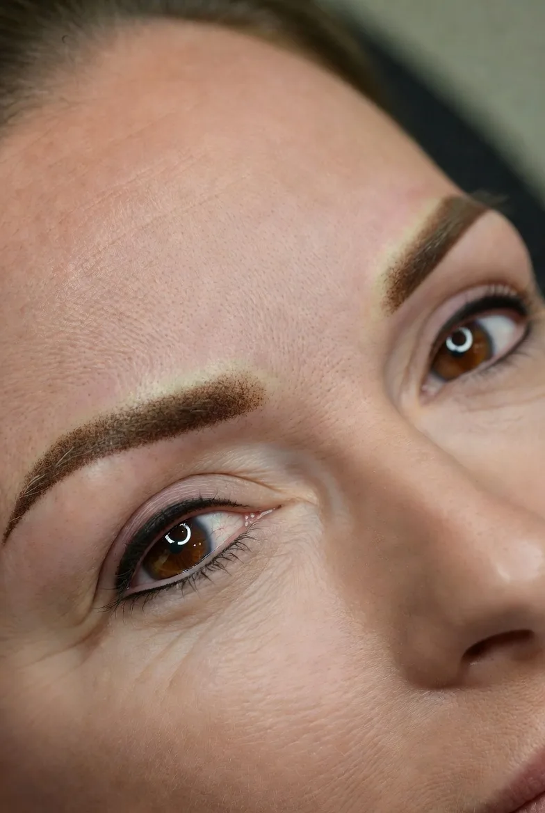 Kombi – Powder Brows & Wimpernkranzverdichtung